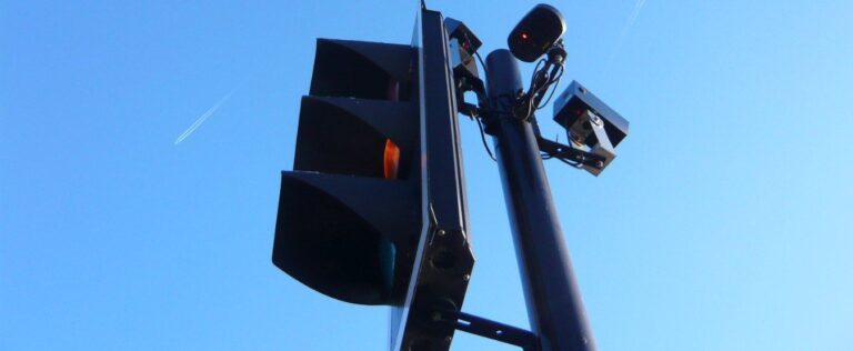 Mâts pour signalisation et vidéosurveillance